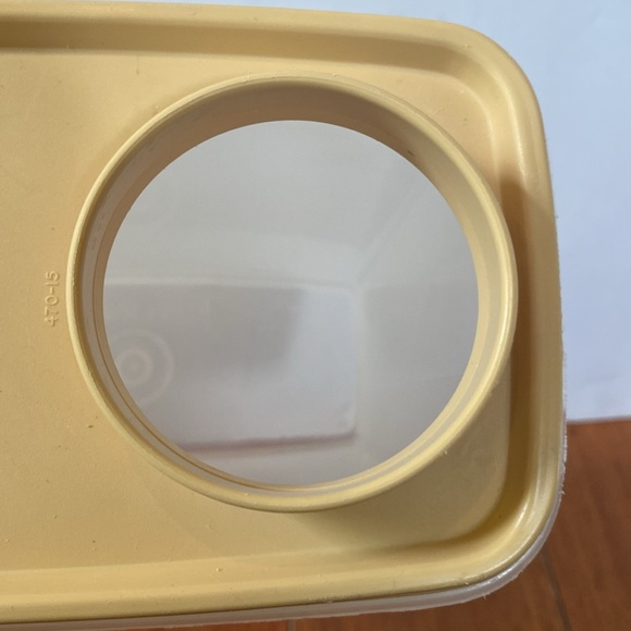 VTG 13 cup 469-6 Tupperware cereal keeper storage container pour gold lid - Picture 7 of 8